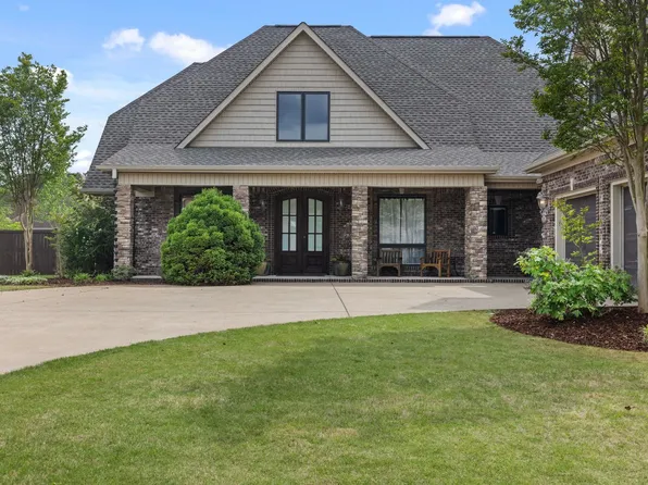 226 Oakbrook Dr, Florence, AL 35630