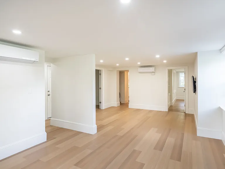 70 Clinton St #GROUND — Photo 32