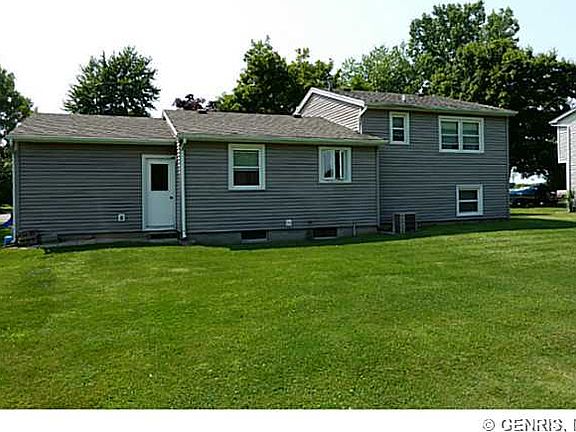 3rd image of 502 Leona Ln