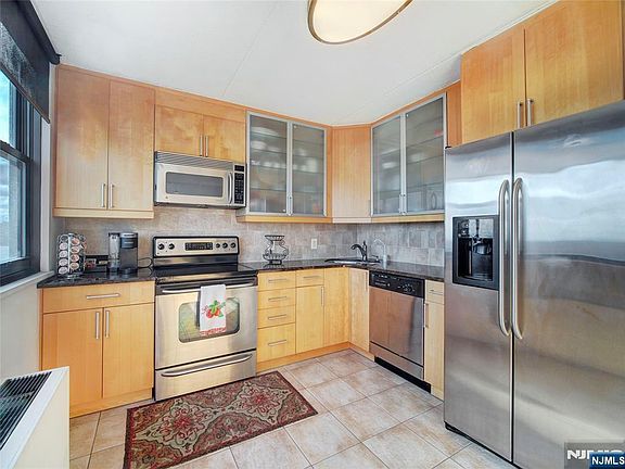 5th image of 250 Gorge Rd APT 17L