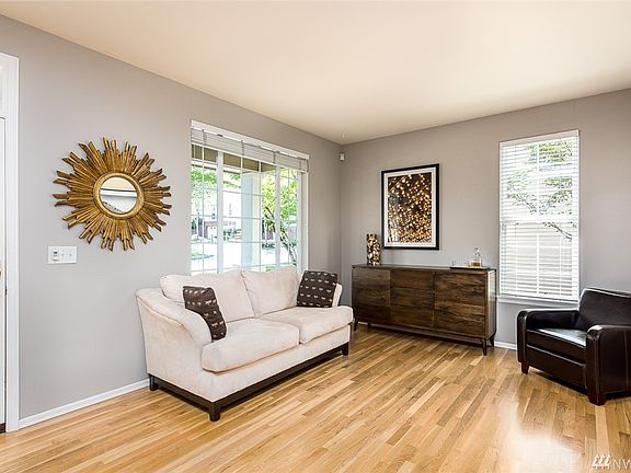 3rd image of 1727 15th Ave NE