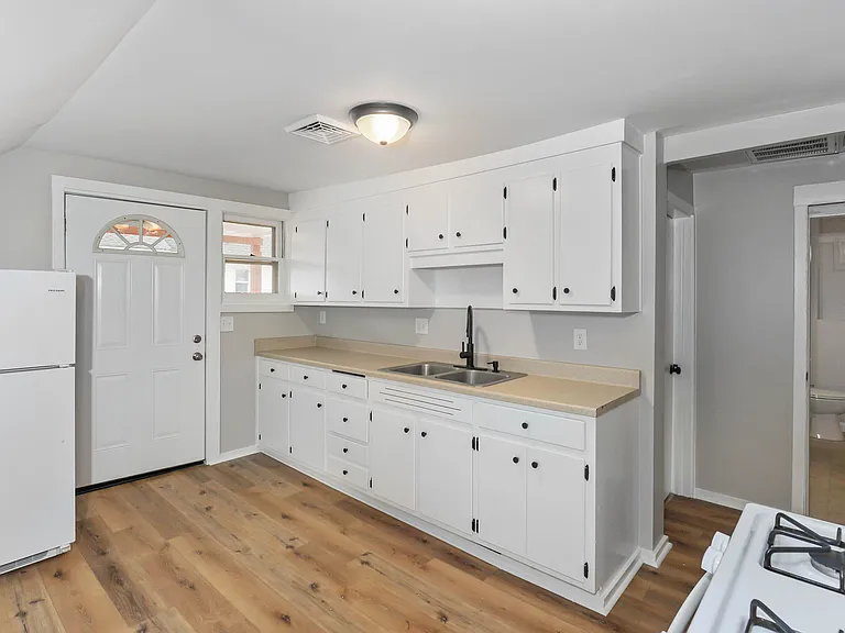 39 Battey St #2 — Photo 3