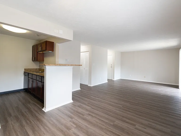 1135 Suncrest Cir — Photo 7