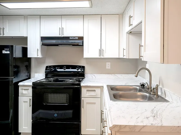 Ridge Apartments — Photo 35
