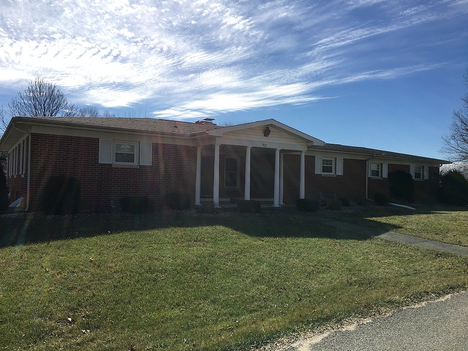 1st image of 921 E Beechwood Ln