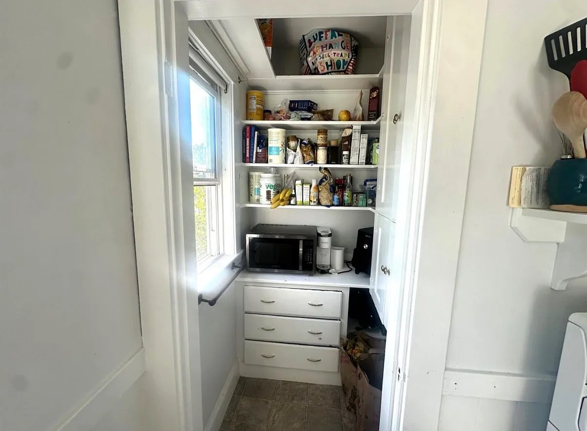 4 bed, 9999 sqft, $5,200 — Photo 4
