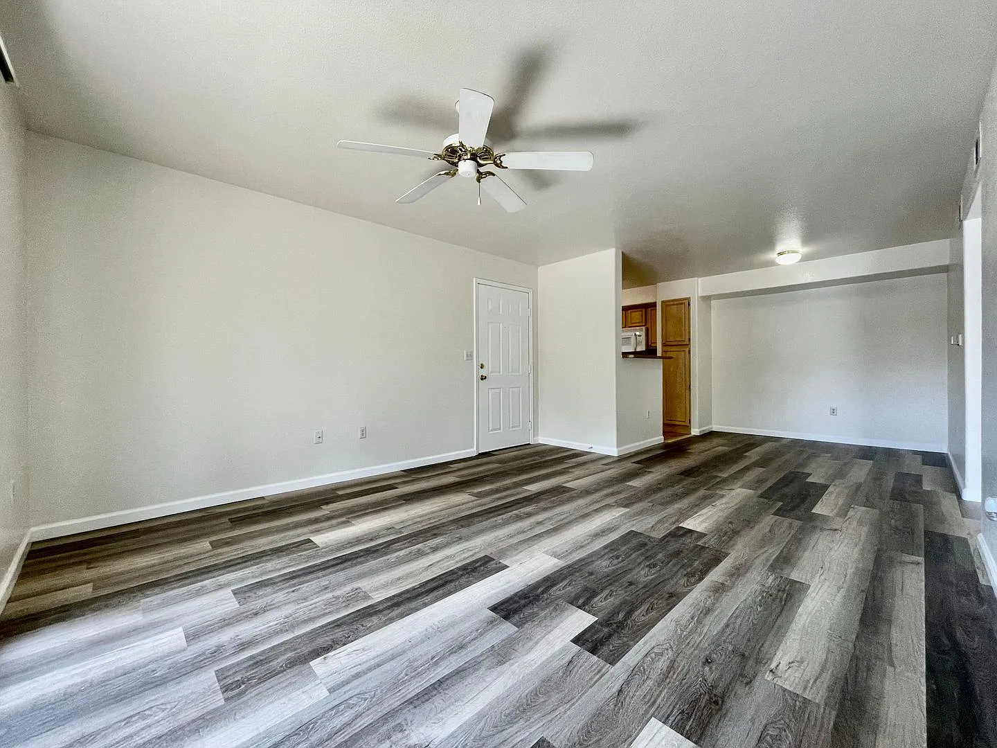 Upgraded Condo Available! Gated Community 1 Bedroom! — Photo 4