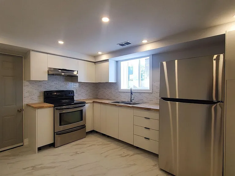 214 Kenilworth Ave S #BASEMENT — Photo 18