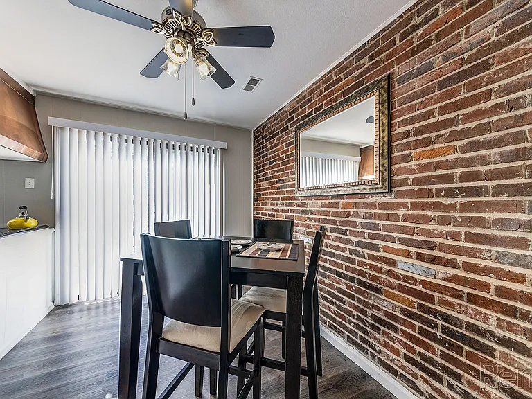 Warson Village Townhomes — Photo 4