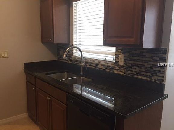 5th image of 947 Wicks Dr