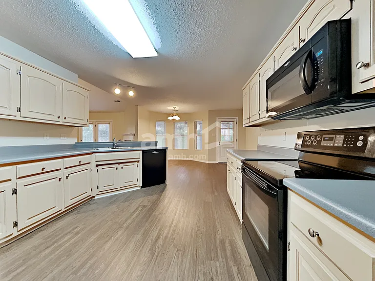 2338 Sir Edward Ln — Photo 3