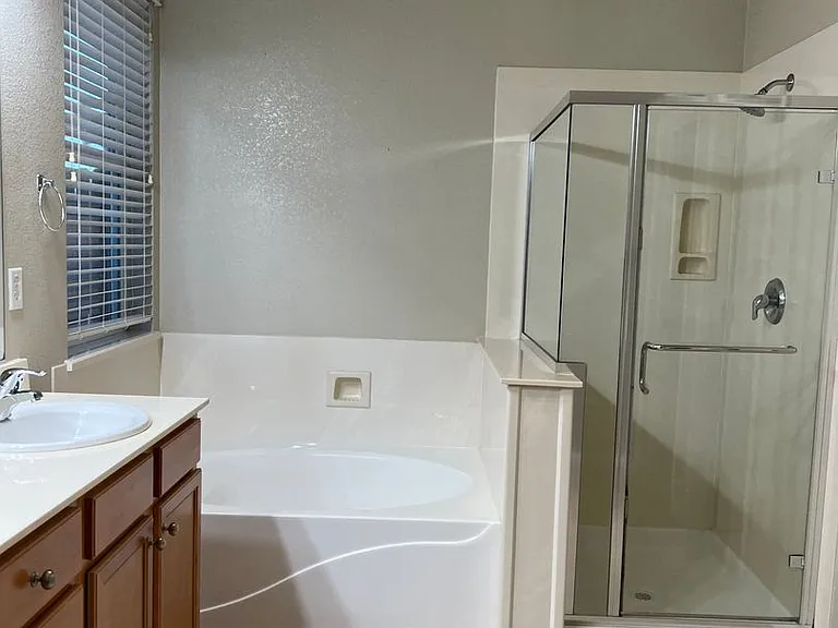 2338 Dunsley Cir — Photo 36