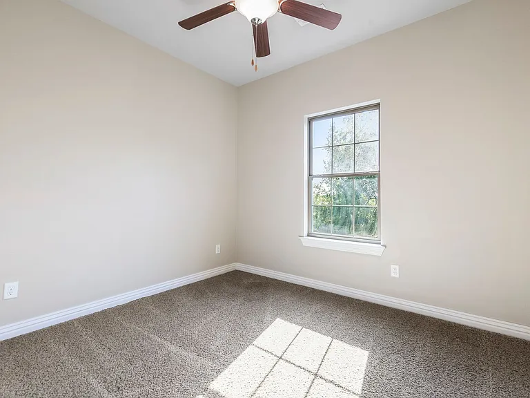 842 Baker St NW — Photo 10