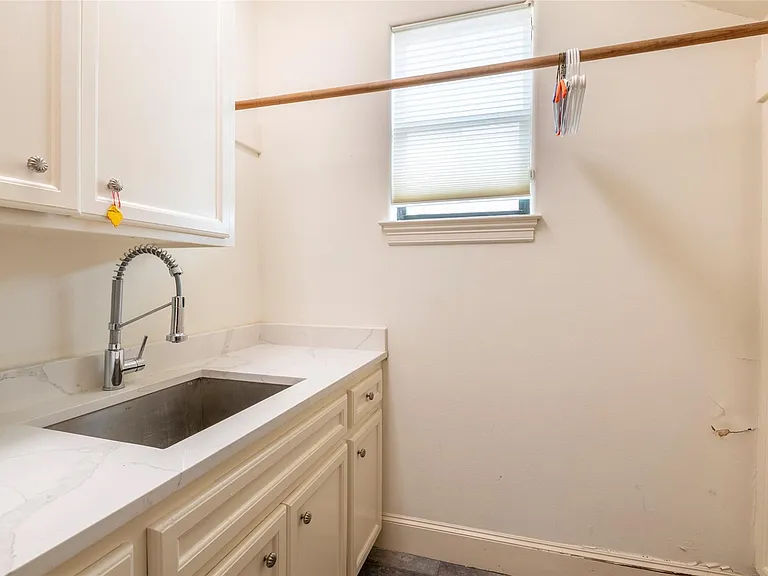 4233 Childress St — Photo 41