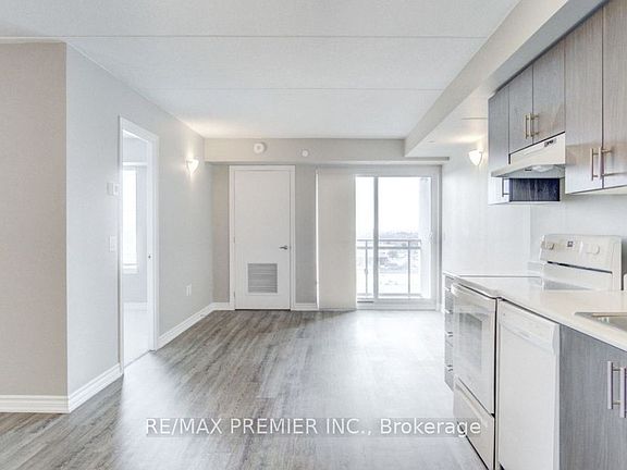 5th image of 716 Main St E #905