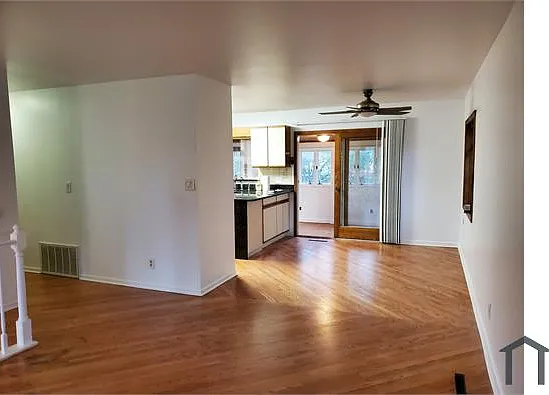 4 bed, 2200 sqft, $3,540 — Photo 4