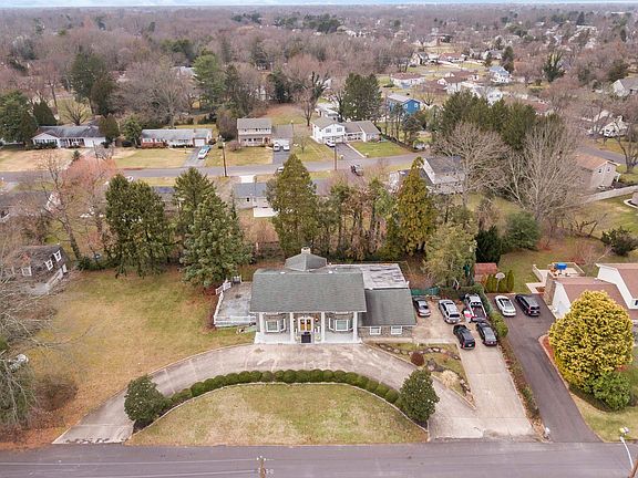 3rd image of 1260 Sherwood Dr