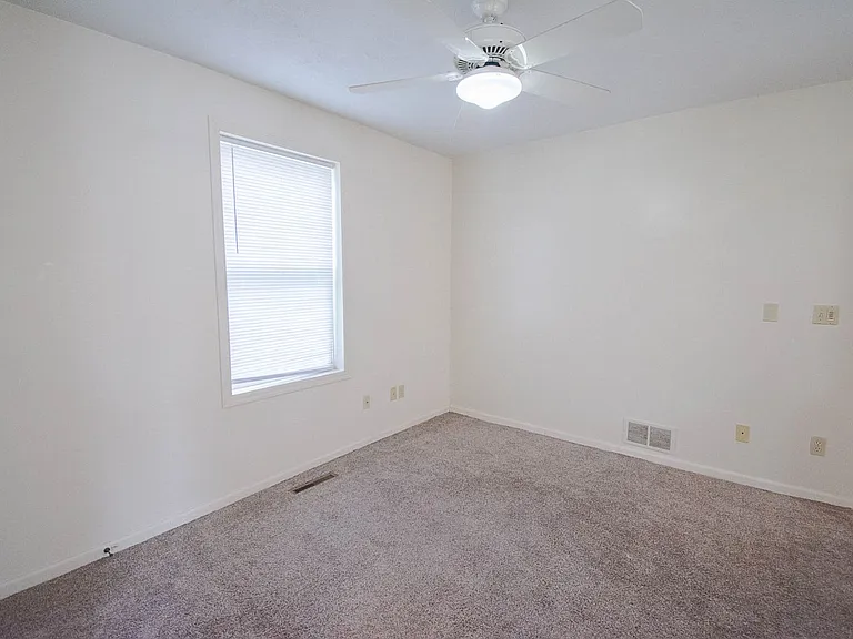 802 2nd St NW — Photo 6