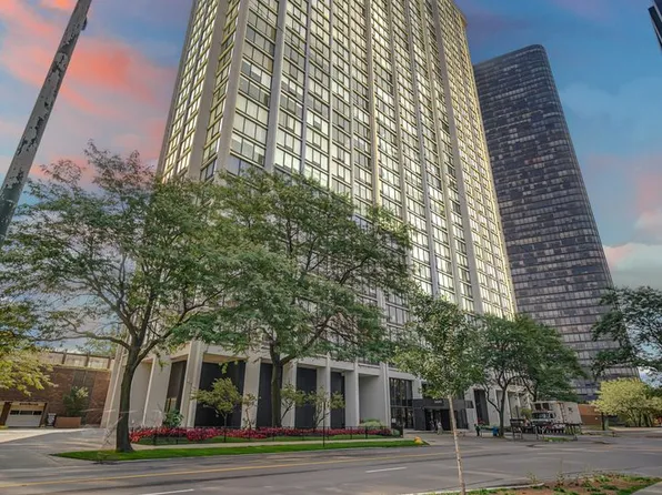 5445 N Sheridan Rd, Chicago, IL