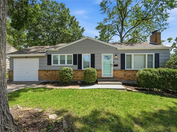 7423 Glenwood Ln, Overland Park, KS 66204