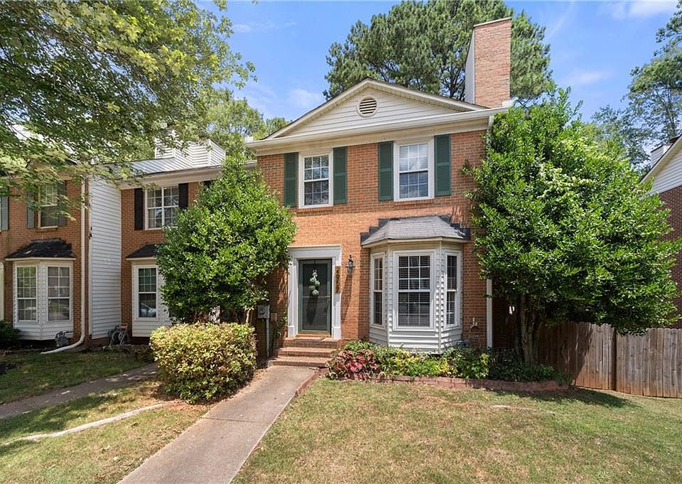 1st image of 2967 Lexington Trace Dr SE