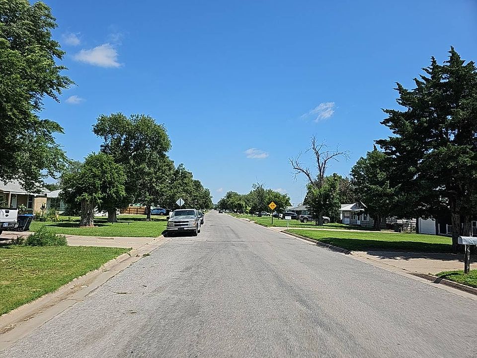 2nd image of 811 Minneola Rd