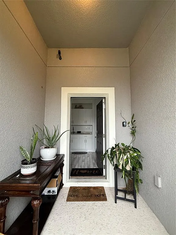 2 bed, 1.0 bath, 400 sqft, $1,950 — Photo 3
