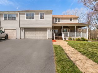 709 Hunters Way, Fox River Grove, IL 60021