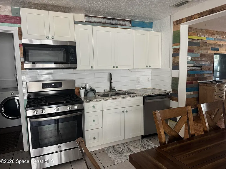 4281 Yorkshire Dr — Photo 16