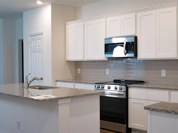 513 Oak Chase Ave, Dayton, TX 77535