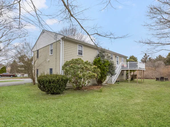 384 Valley Rd, Middletown, RI 02842