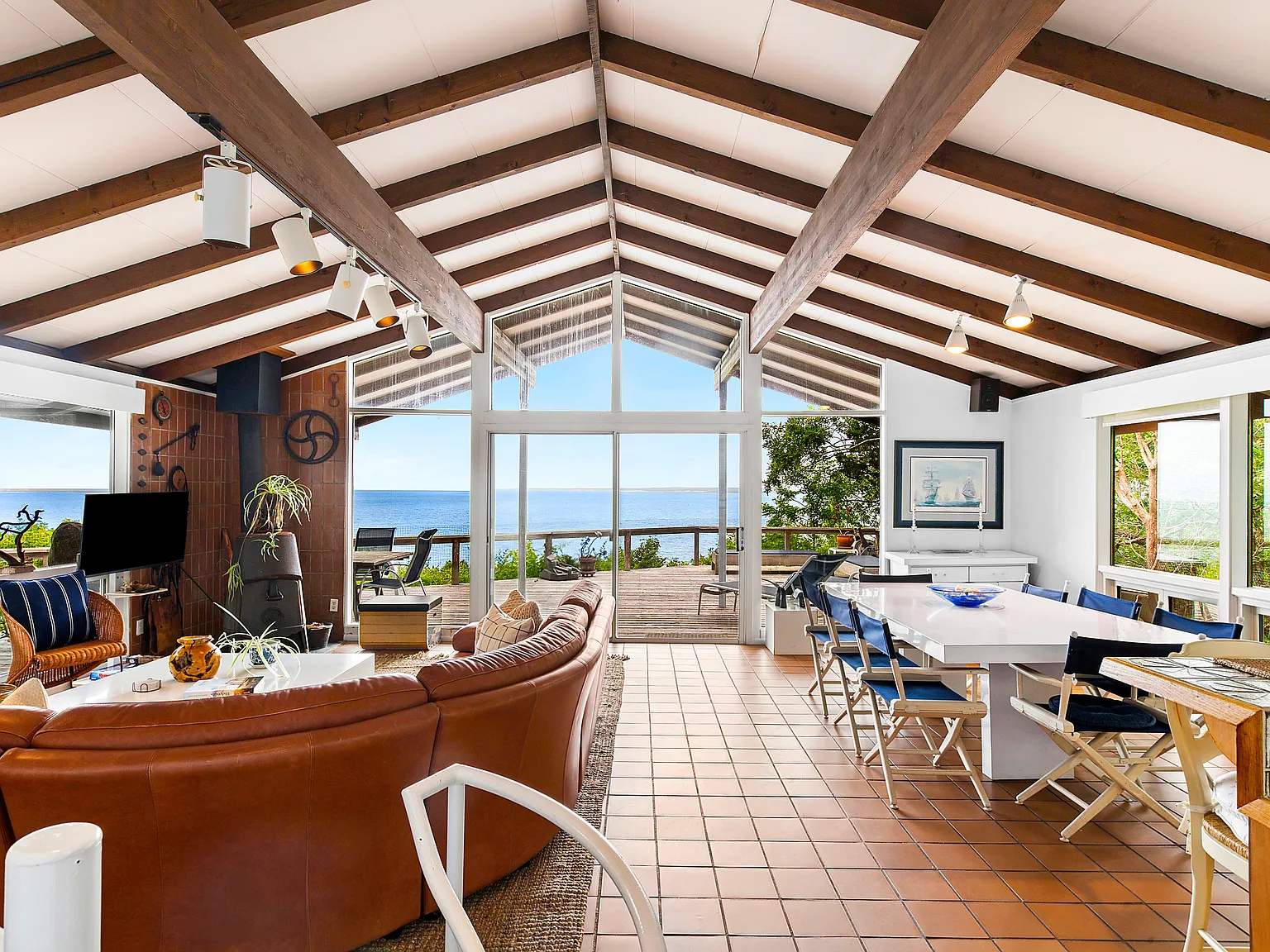 Waterfront Bliss In Barnes Landing — Photo 2