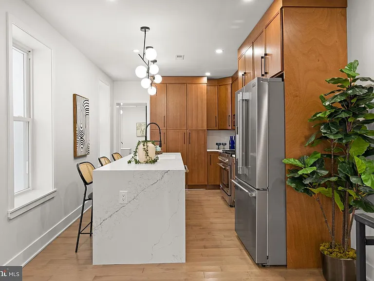 2308 Christian St — Photo 10