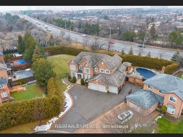 2489 Olinda Ct, Mississauga, ON L5C 4P5