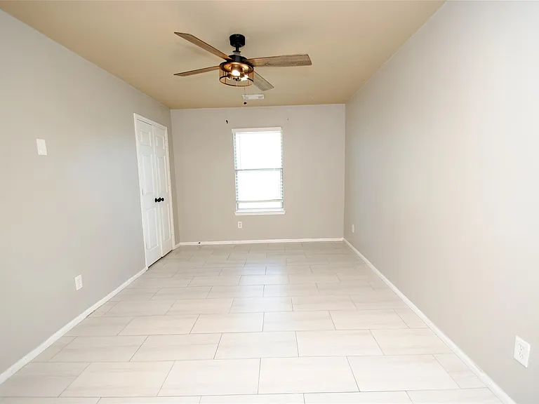 5910 Sugar Field Ln — Photo 16