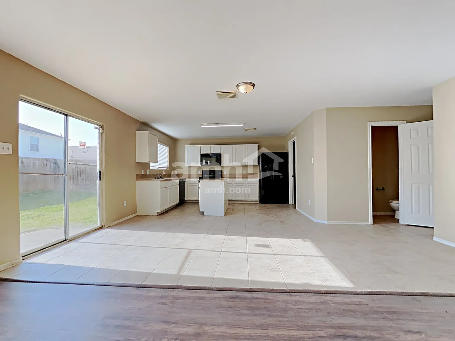 4 bed, 2.5 bath, 2530 sqft, $2,155 — Photo 4