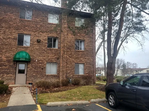 2533 Spring St APT 2604, Woodridge, IL 60517