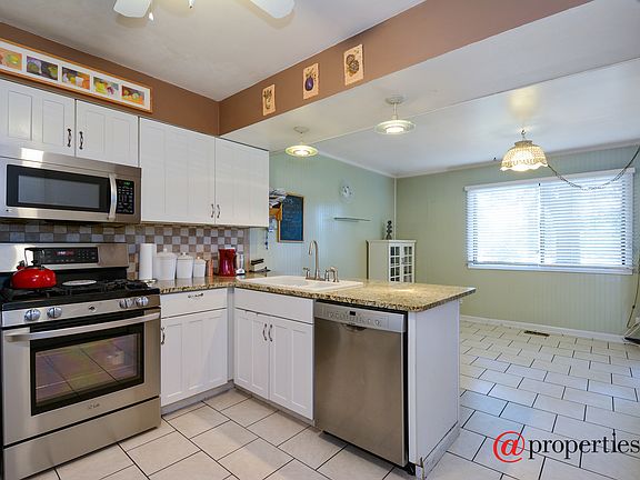 Kitchen / Breakfast Room