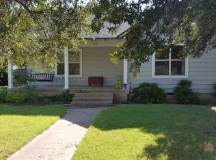 601 Robinson, Miles, TX 76861