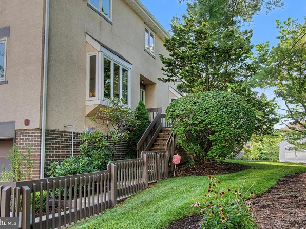 1 Exeter Ct, Princeton, NJ 08540