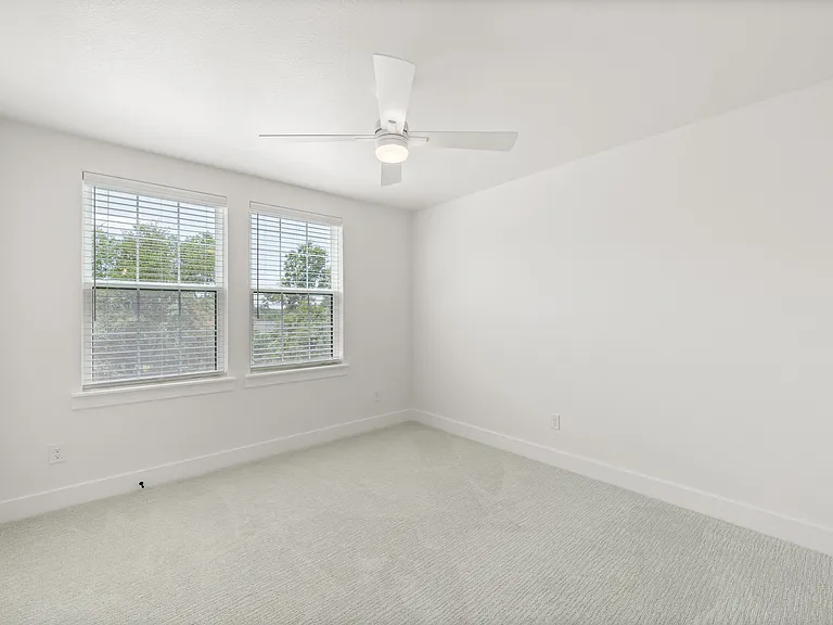 5811 S 31st St #605 — Photo 23