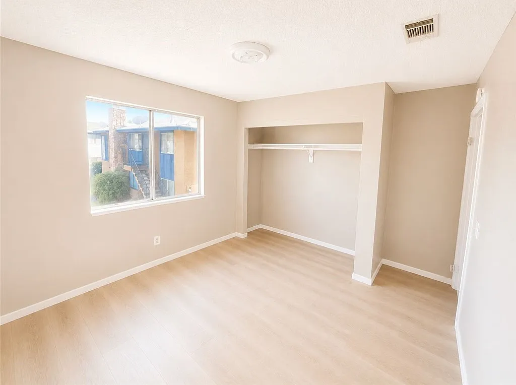 2 bed, 3338 sqft, $1,400 — Photo 2