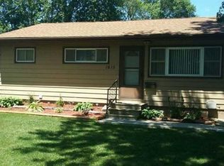 1615 E Ridgeway Ave, Waterloo, IA 50702