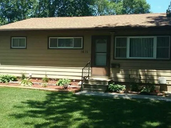 1615 E Ridgeway Ave, Waterloo, IA 50702
