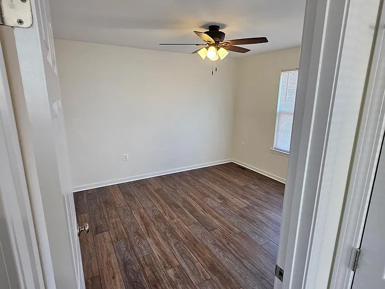 111 Barrington Ln — Photo 11