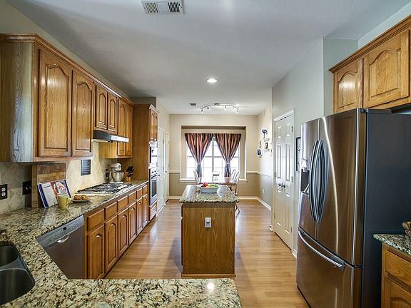 3rd image of 1249 Tanner Dr