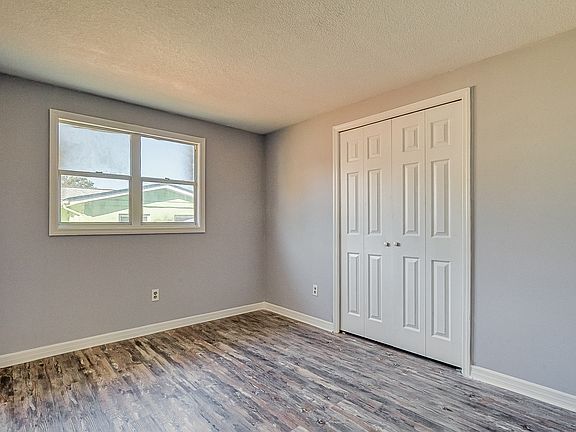 5th image of 129 Shores Blvd