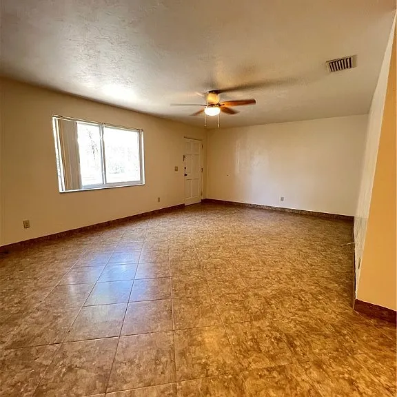 1825 Oak Ln — Photo 8