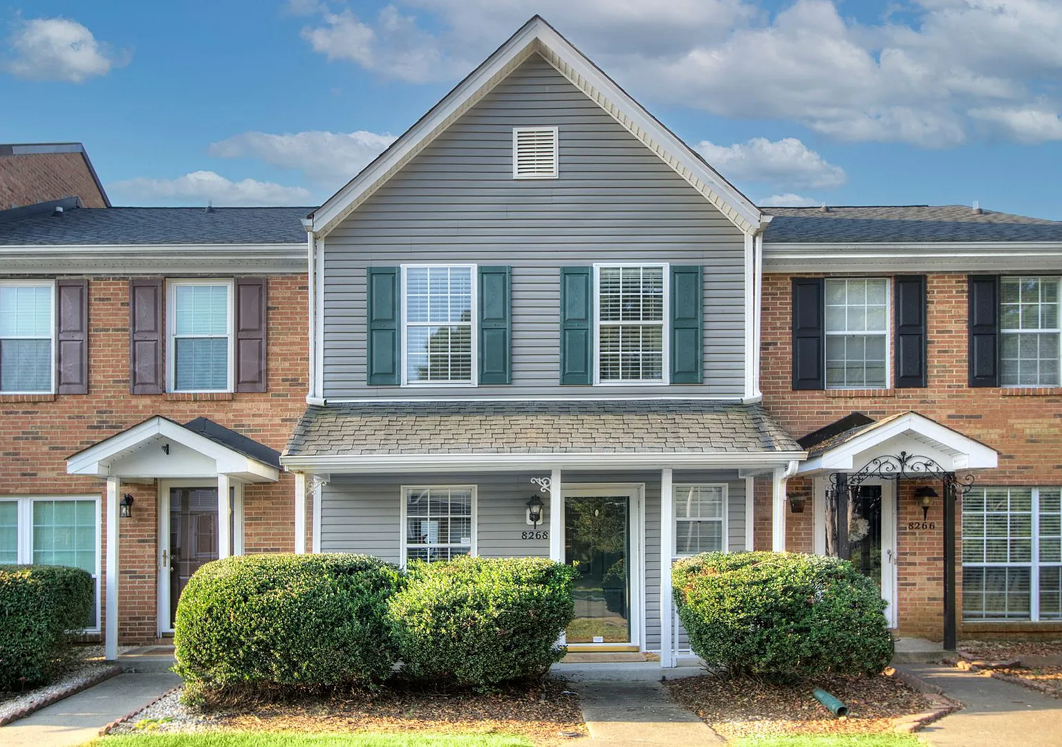 Discover this beautifully updated Raintree townhome featuring an open floor plan and a range of c... — Photo 1