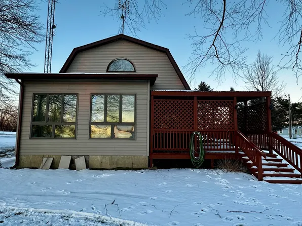 113 W Pekin St, Dewitt, IL 61735